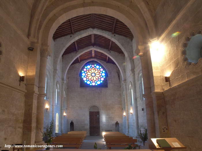 INTERIOR HACIA LOSPIES DEL TEMPLO